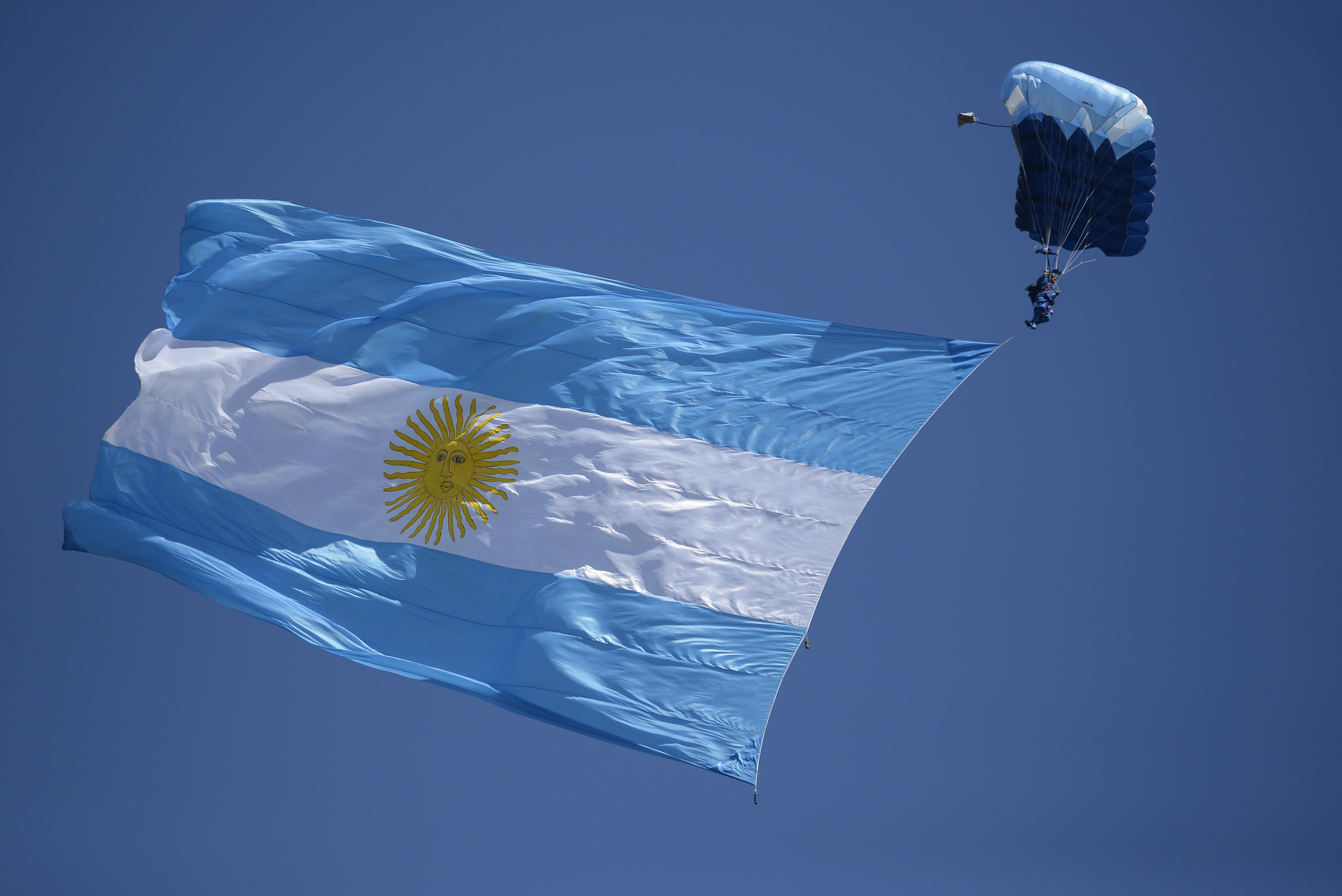 2014-08-09-argentina-vuela-2014-paracaidismo.jpg